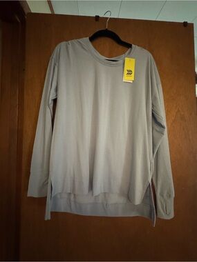 all in motion Long Sleeve Tee in Light Gray